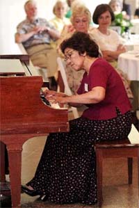 Pianist Victoria Bragin, first-prize winner of the 2002 International Piano Competition for Outstanding Amateurs, performing at the Huntington Museum of Art